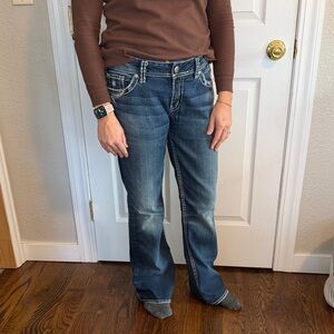 Silver Suki low rise Women's Jeans with silver details on pocket size 31